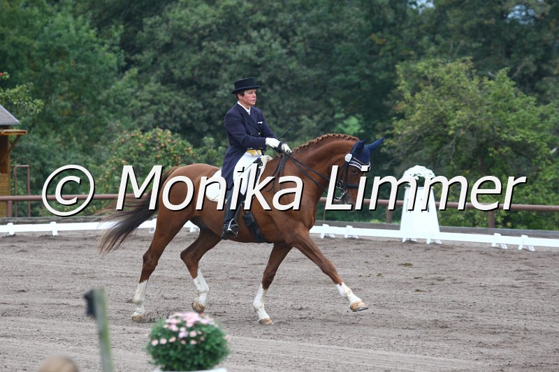 009M9523_Balu_Dressur S_St. Georg.JPG